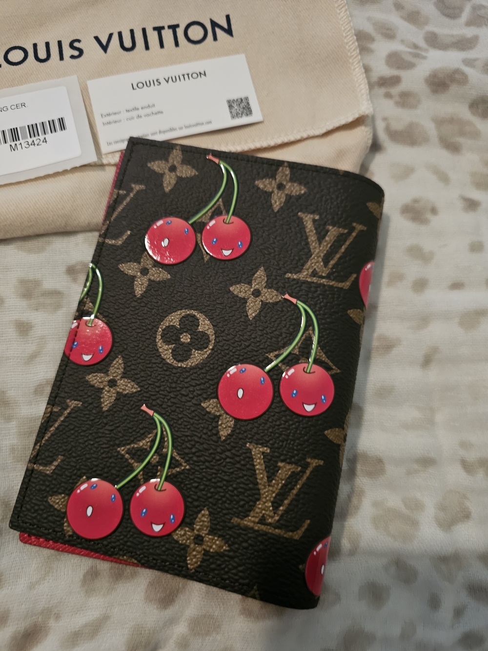 🍒Louis Vuitton Monogram Cerise Passport🍒 - Picture 2 of 3
